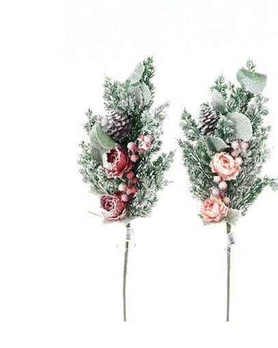 Buchet bogat inzapezit tuia, brad, ilex, pin, frunze brumate eucalipt, conuri, 2 bujori  66 cm - Roșu